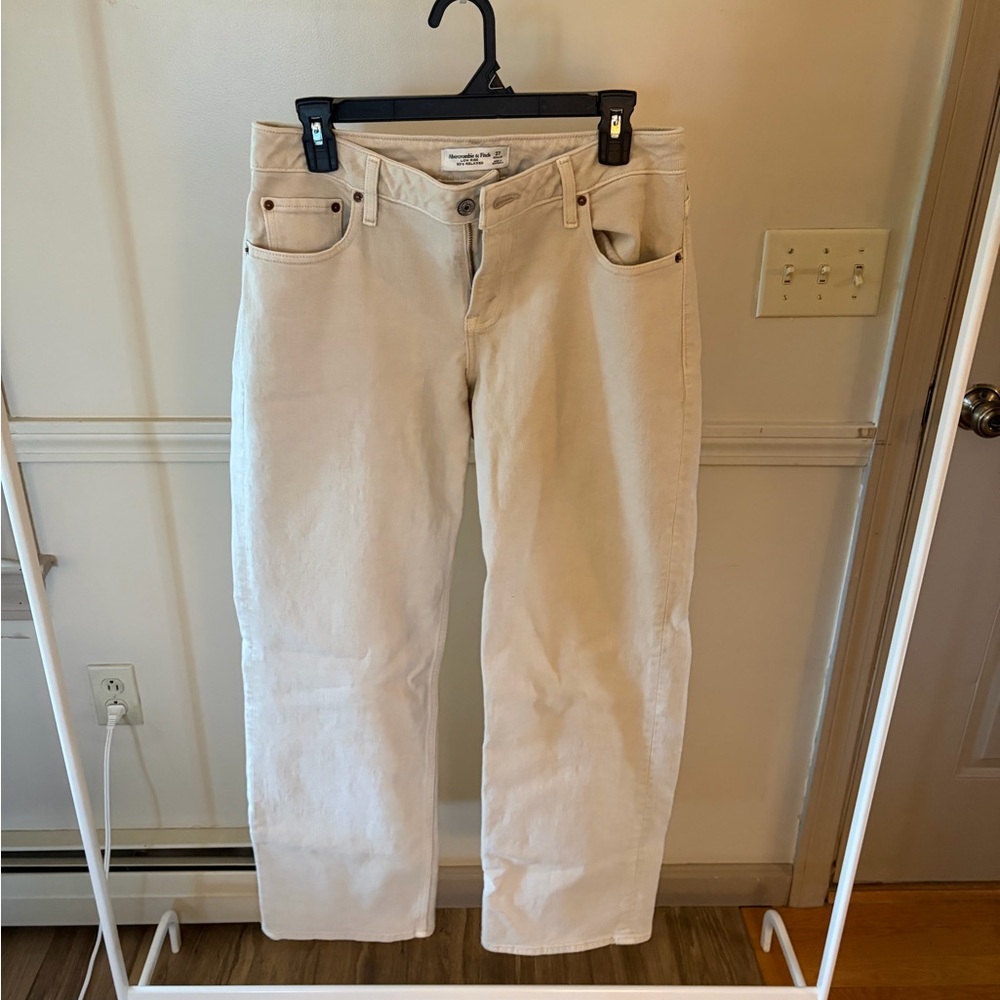 Abercrombie Low Rise Relaxed Jean Size 27